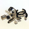 PIN CHANEL CC and gold metal charms