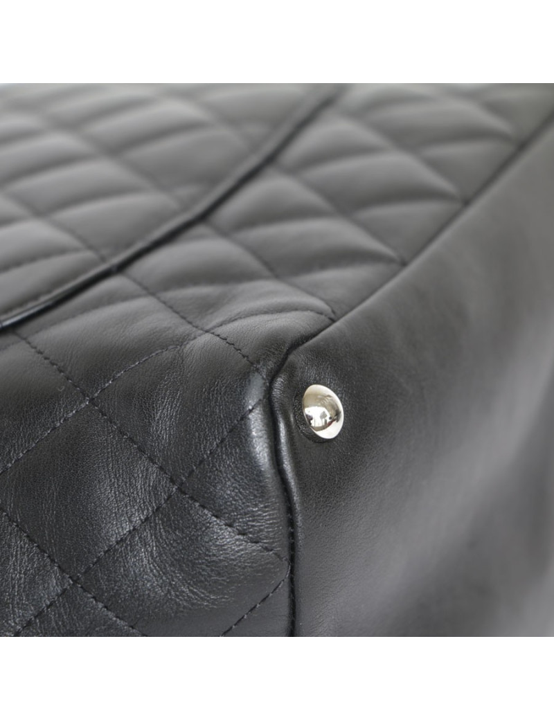 Sac CHANEL "Cambon" cuir matelassé noir