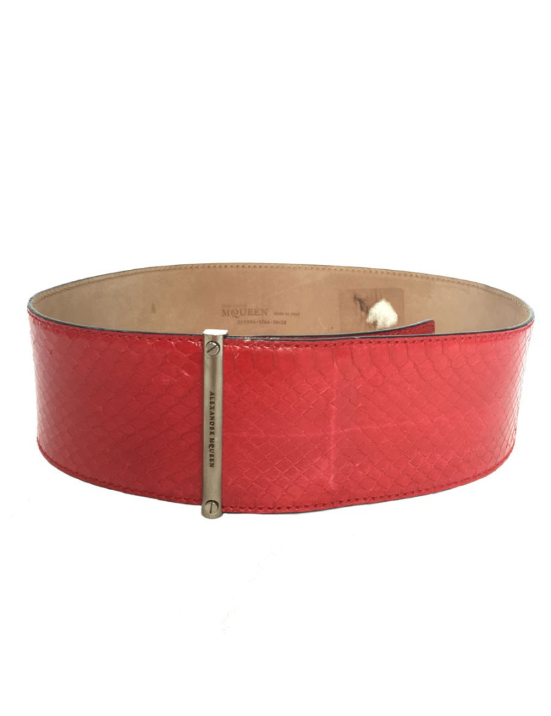 Ceinture Alexander MCQUEEN en cuir façon serpent couleur framboise