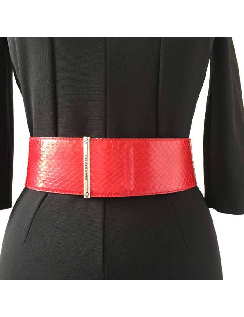 Ceinture Alexander MCQUEEN en cuir façon serpent couleur framboise