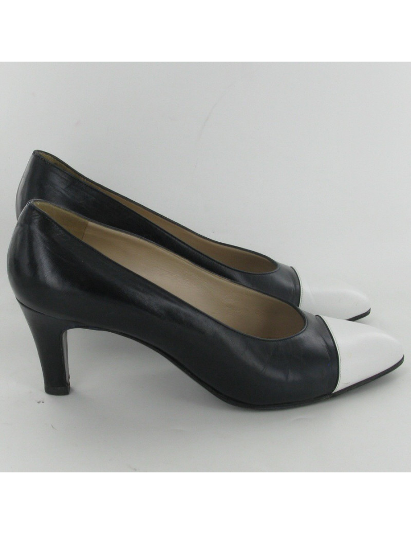 Escarpins en cuir bicolore T38 CHANEL