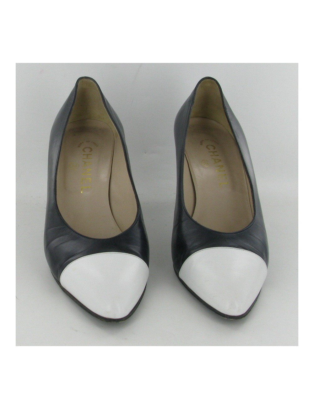 Escarpins en cuir bicolore T38 CHANEL