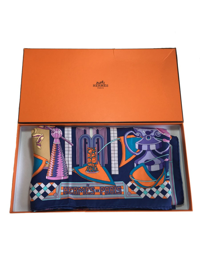 Grand foulard HERMES 100 % soie