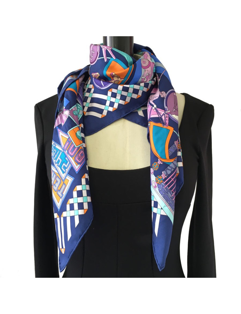 Grand foulard HERMES 100 % soie
