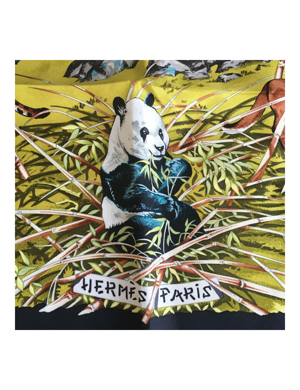 Carré HERMÈS "Sichuan" en soie multicolore