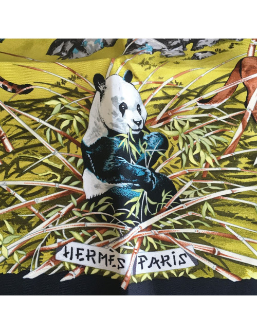 Carré HERMÈS "Sichuan" en soie multicolore