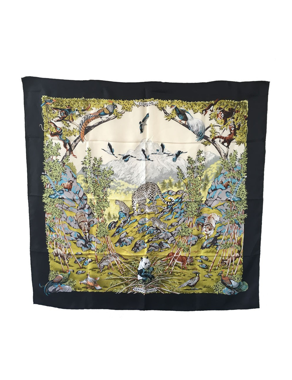 Carré HERMÈS "Sichuan" en soie multicolore