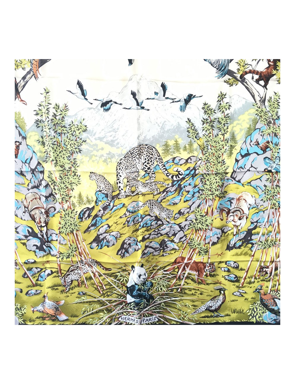 Carré HERMÈS "Sichuan" en soie multicolore