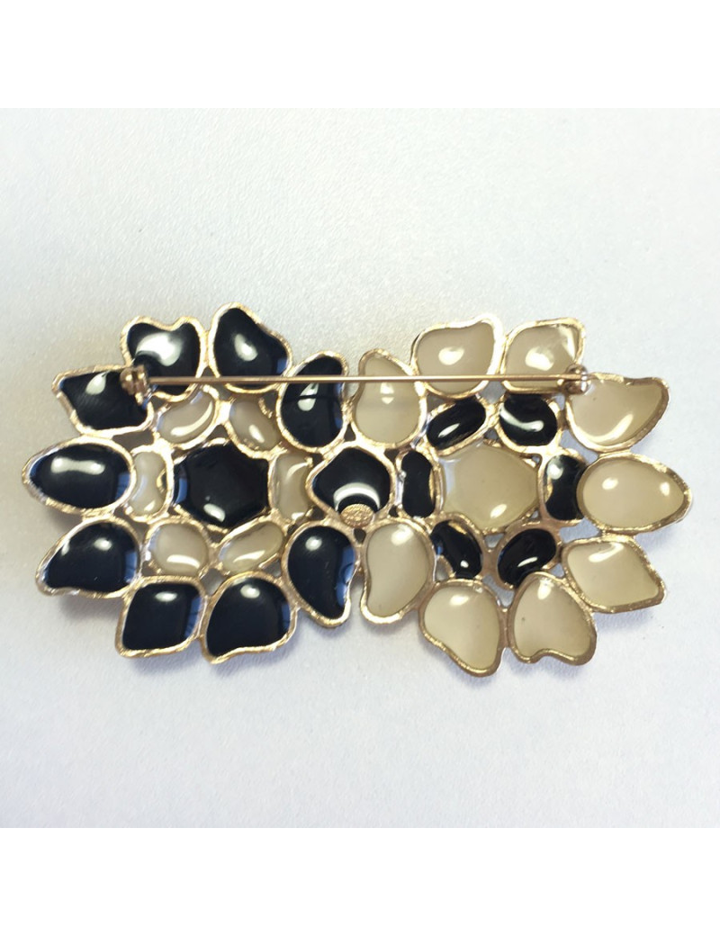 Broche CHANEL noire et blanche en métal doré