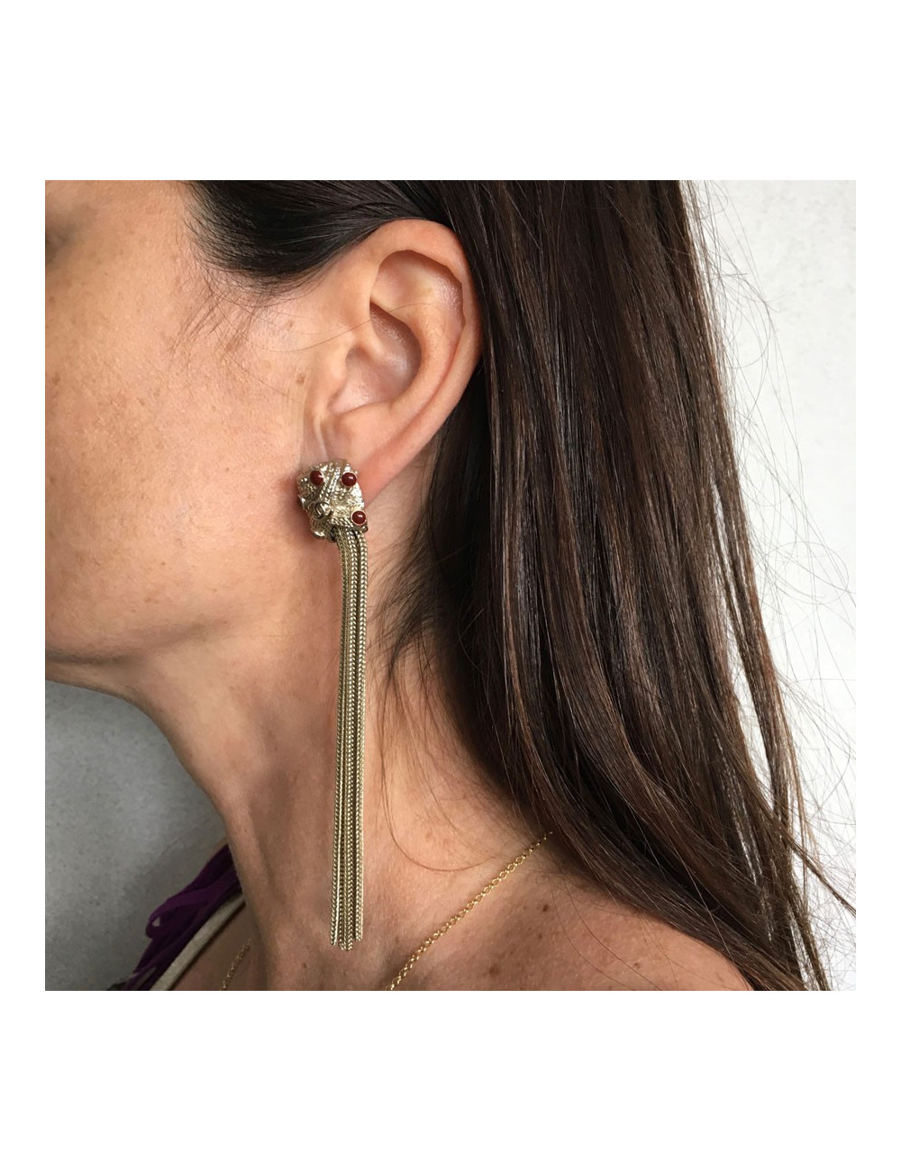 Boucles d'oreille clous CHANEL pendantes en métal doré