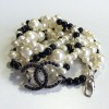 Ceinture-sautoir CHANEL en perles nacrées et noires vintage