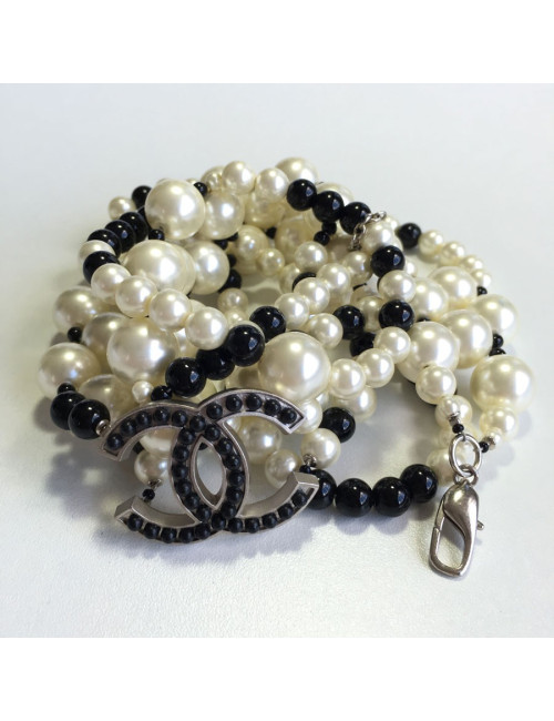 Ceinture-sautoir CHANEL en perles nacrées et noires