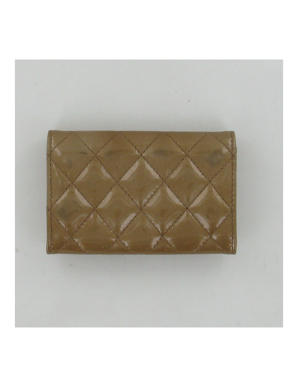 Porte monnaie en cuir verni matelassé CHANEL