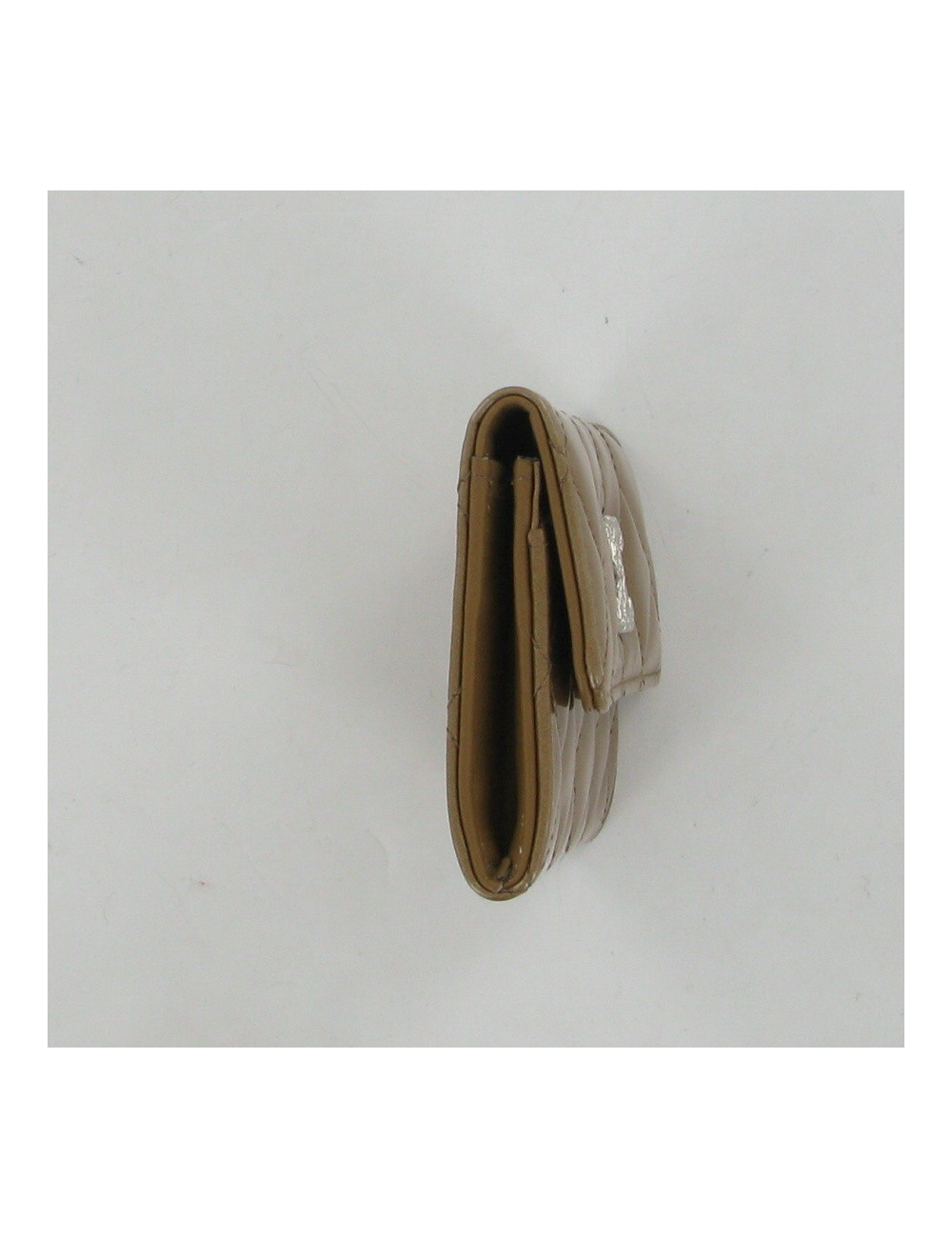 Porte monnaie en cuir verni matelassé CHANEL