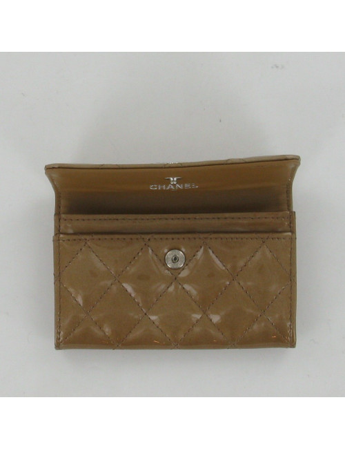 Porte monnaie en cuir verni matelassé CHANEL