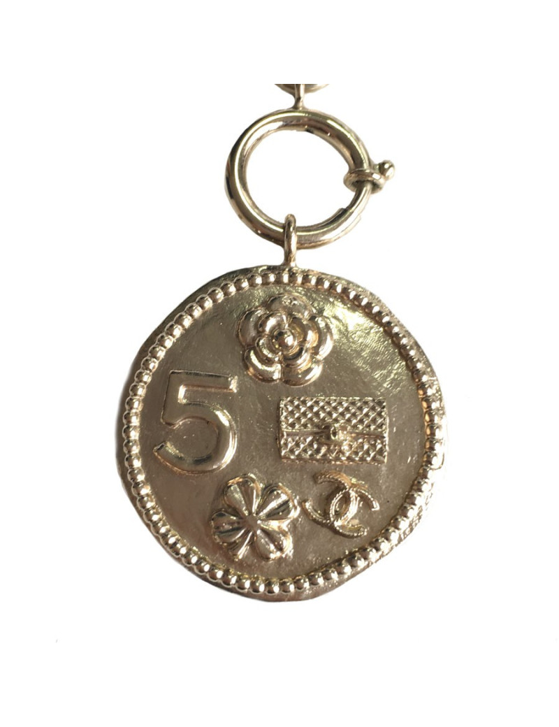 Sautoir CHANEL "100 ans" chaîne couleur or pâle et médaillons
