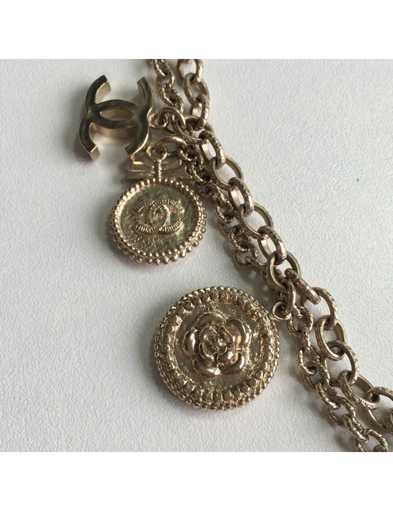 Sautoir CHANEL "100 ans" chaîne couleur or pâle et médaillons