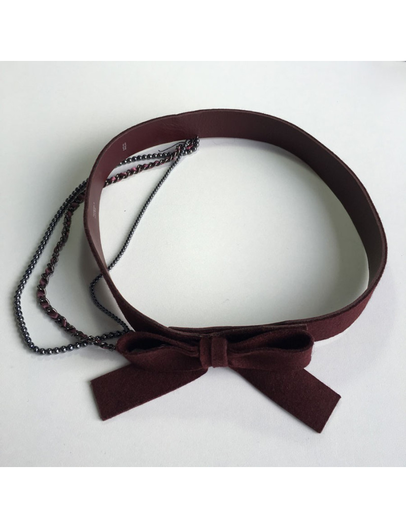Ceinture CHANEL en feutrine bordeaux et perles grises T80