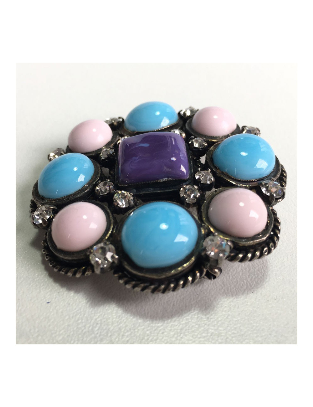 Broche CHANEL couture en métal ruthénium, strass et  pâte de verre