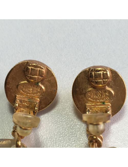 Boucles d'oreille clips CHANEL en métal doré et  couleur ambre