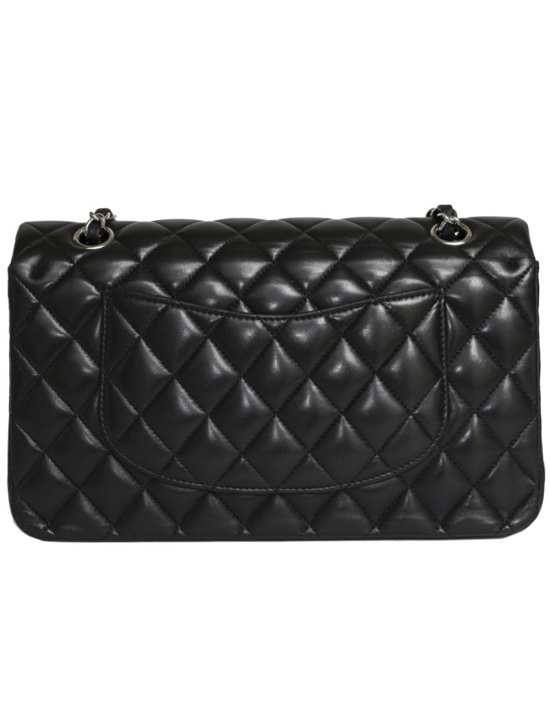 Timeless CHANEL quilted smooth lambskin bag