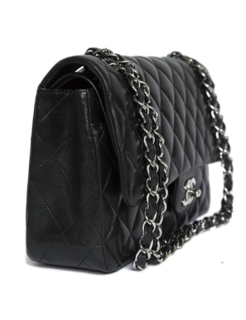 Timeless CHANEL quilted smooth lambskin bag