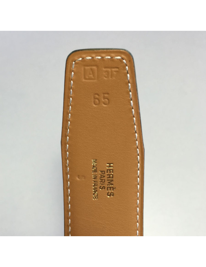 Ceinture HERMES en cuir lisse noir et boucle en métal doré T65