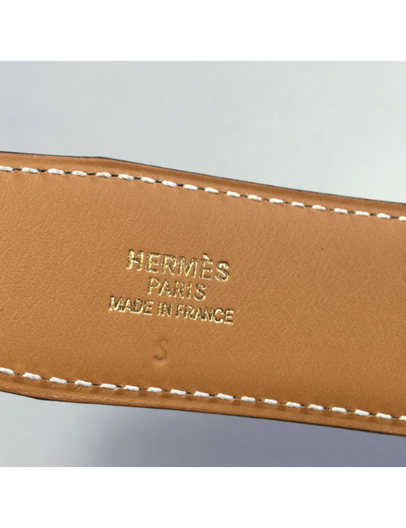 Ceinture HERMES en cuir lisse noir et boucle en métal doré T65