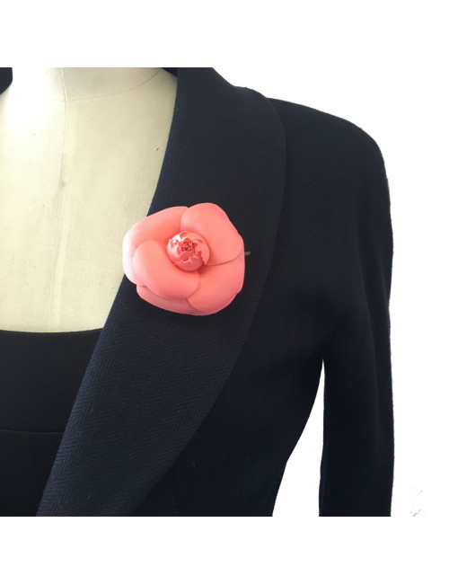 Broche CHANEL rose en soie