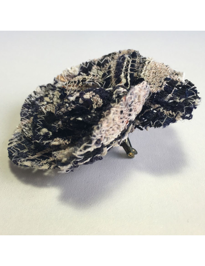 Broche CHANEL en tweed et fil d'or