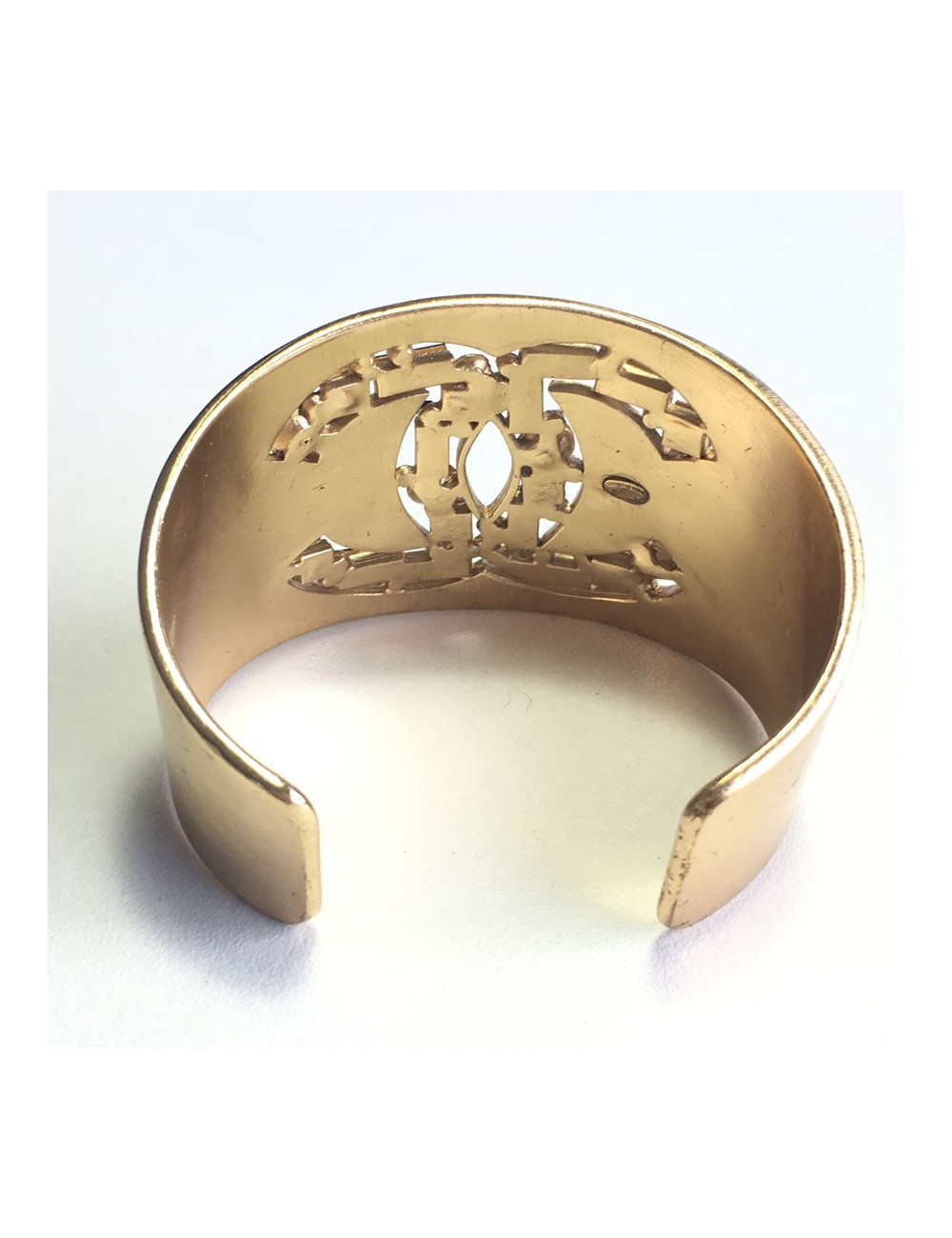 CHANEL cuff in gold metal and multicolor rhinestones