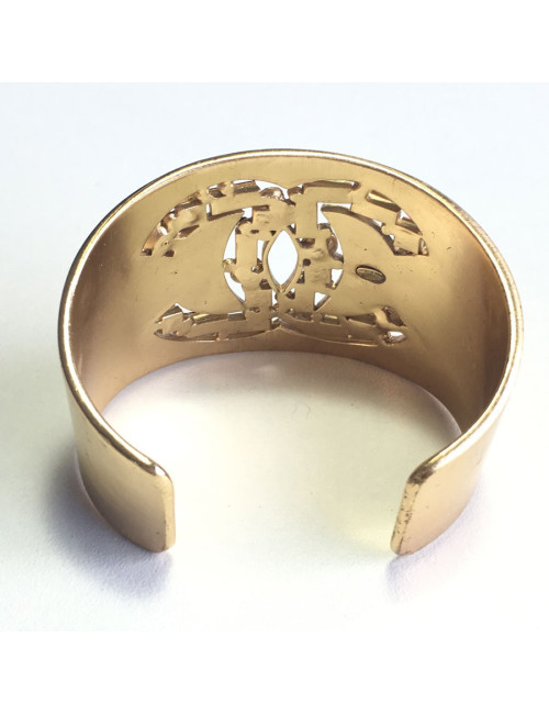 Manchette CHANEL en métal doré et strass multicolore