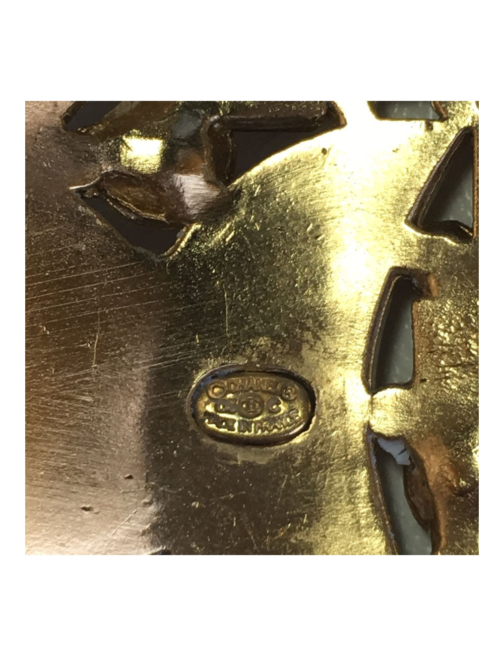 CHANEL cuff in gold metal and multicolor rhinestones