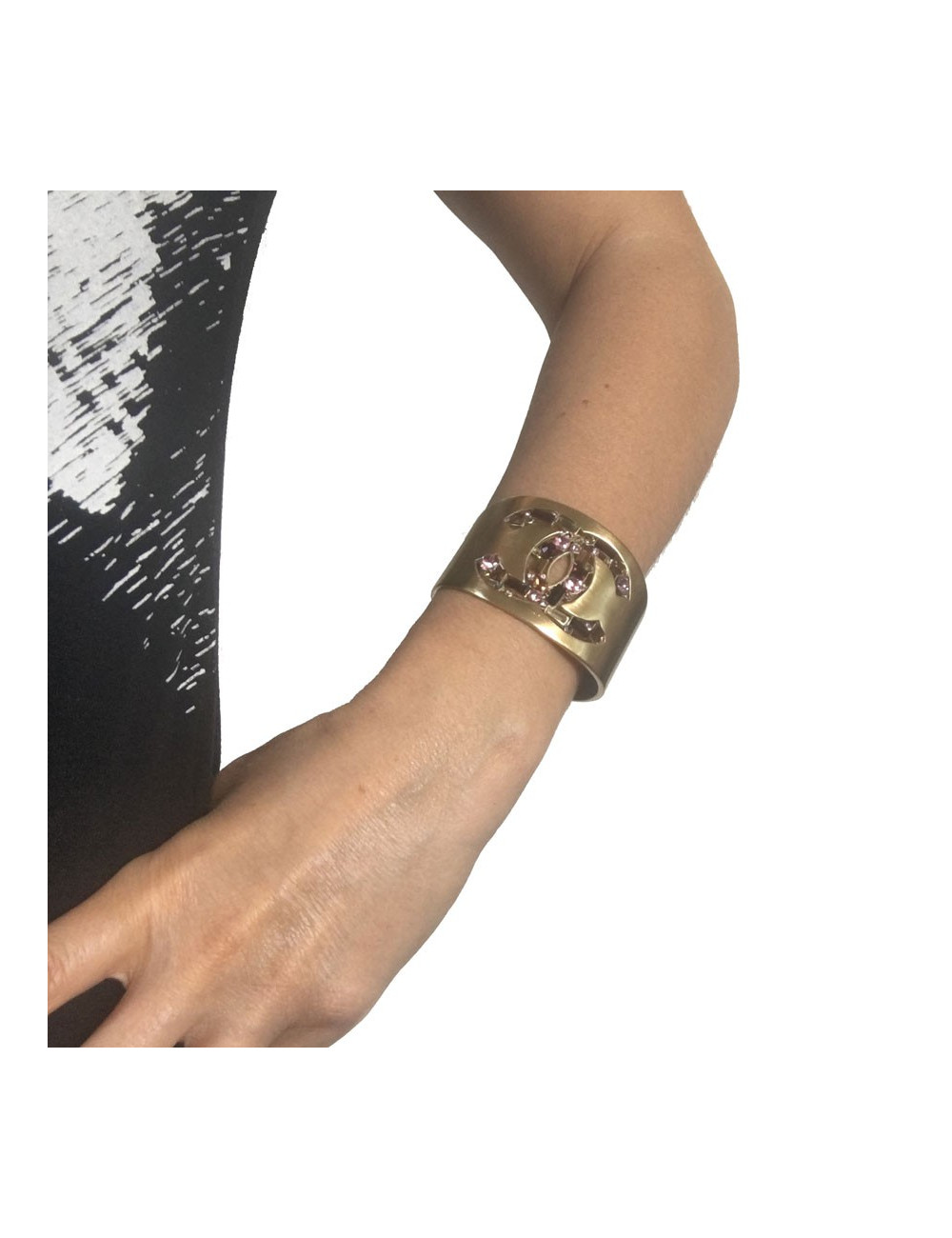 CHANEL cuff in gold metal and multicolor rhinestones