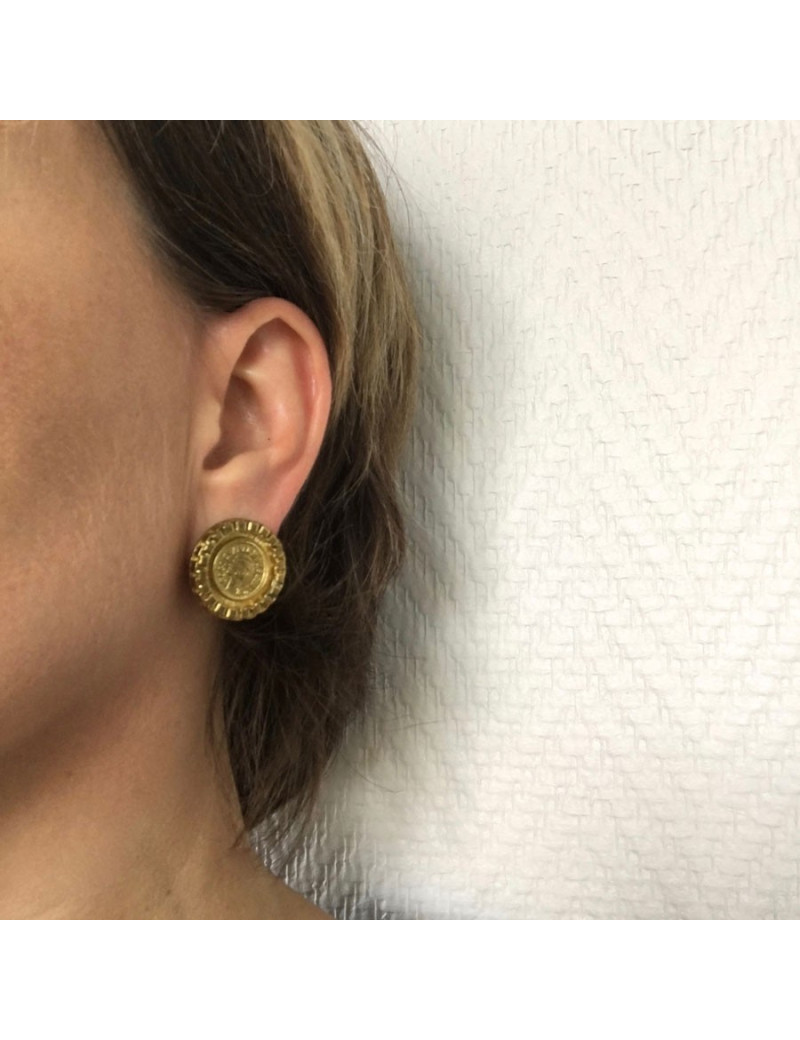 Boucles d'oreille clips CHANEL "Coco Chanel" vintage