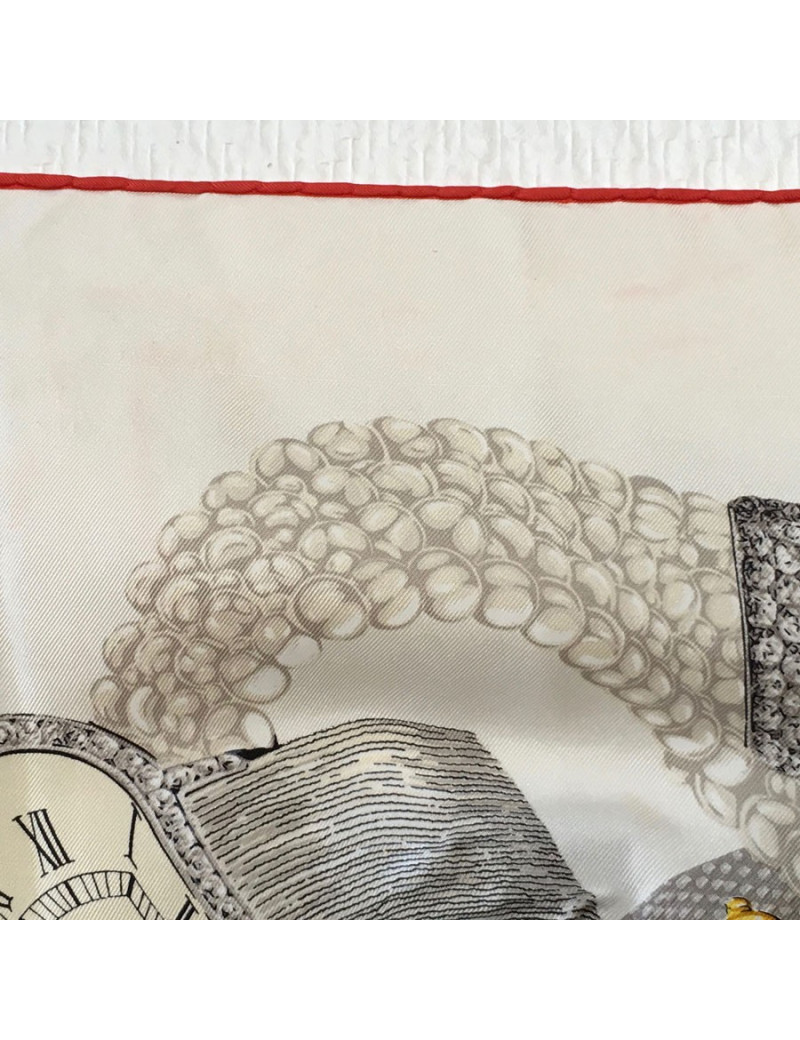 Foulard CARTIER "Must" en soie ivoire à bordure rouge