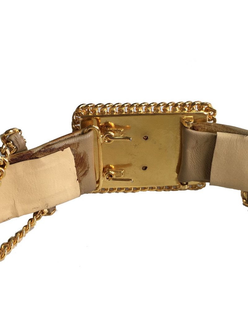 Belt CHANEL vintage in camel leather, chain, and Golden jewelry T85