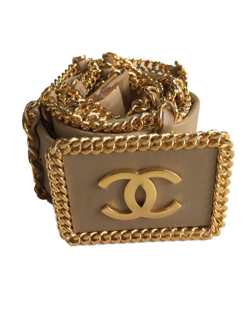 Ceinture CHANEL vintage en cuir camel, chaîne et bijouterie dorée T85