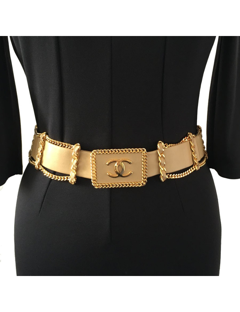 Belt CHANEL vintage in camel leather, chain, and Golden jewelry T85