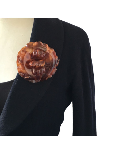 Broche CHANEL façon écaille de tortue marron
