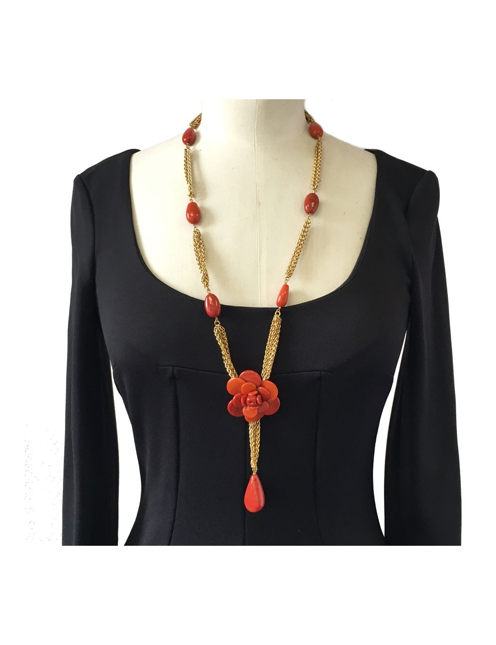 CHANEL couture necklace in gilded metal and camellia pendant in orange molten glass