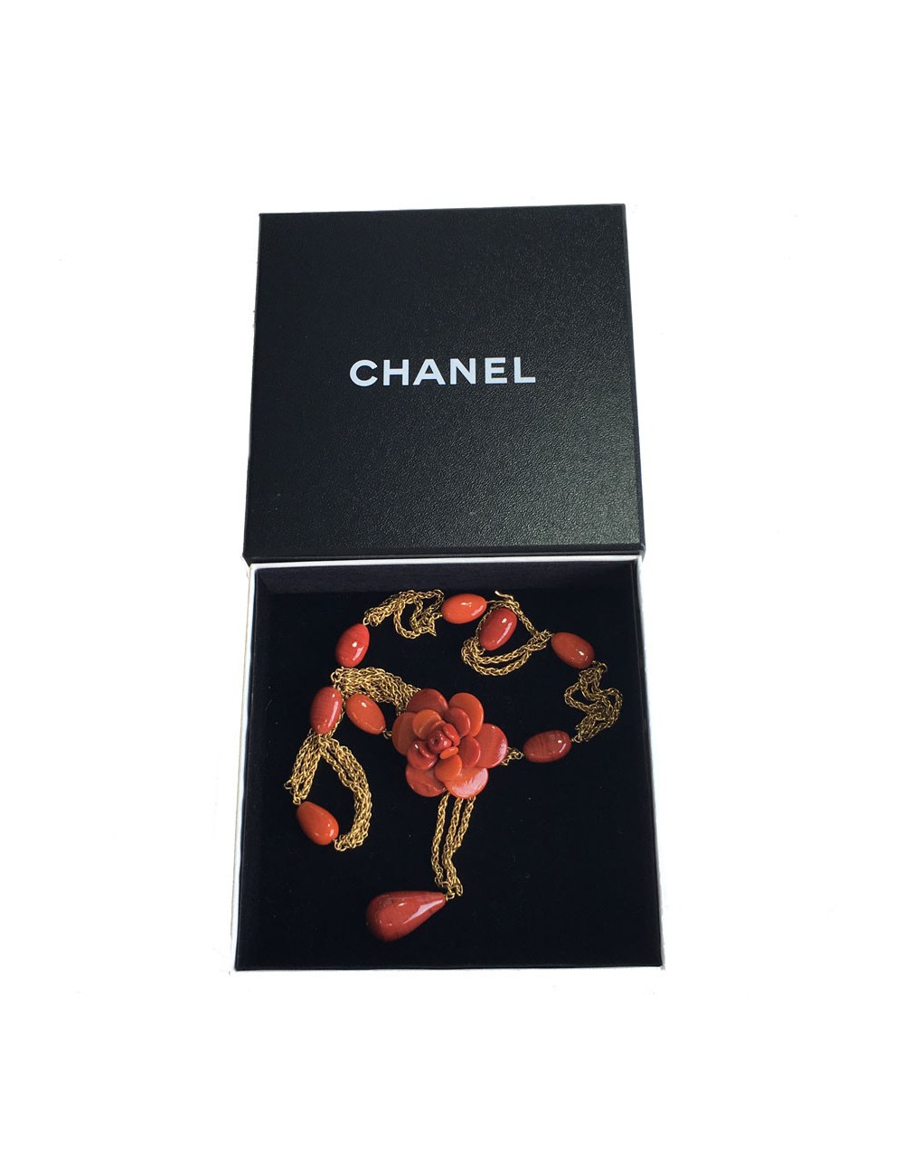 CHANEL couture necklace in gilded metal and camellia pendant in orange molten glass