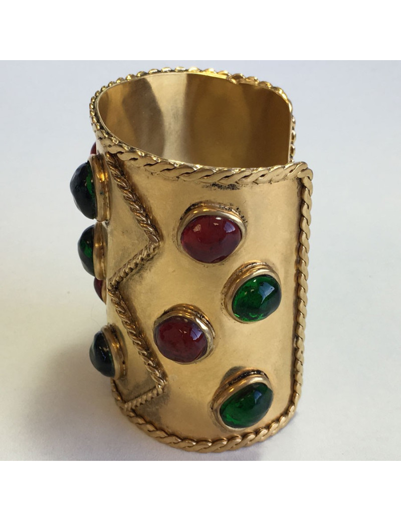 Manchette MARGUERITE de VALOIS en métal doré et pâte de verre couleur émeraude et grenat