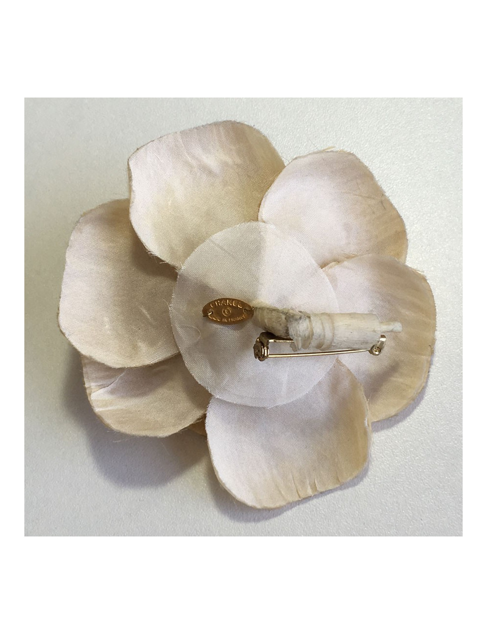 Broche CHANEL camélia blond