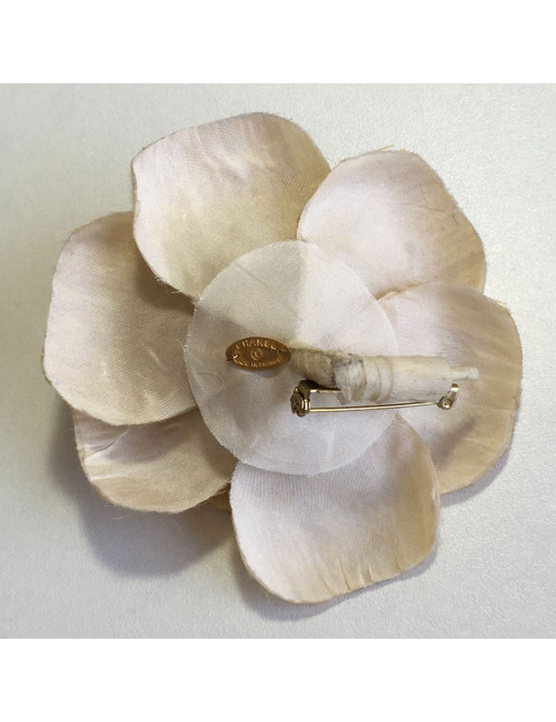 Broche CHANEL camélia blond