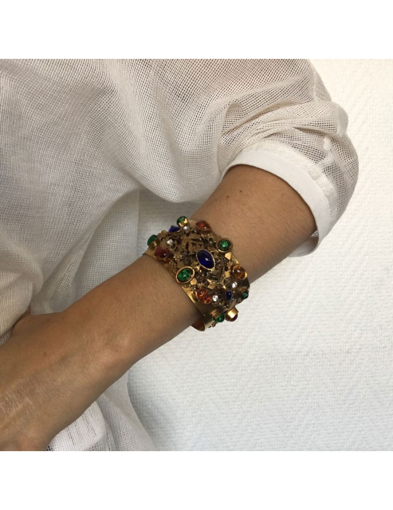 Manchette MARGUERITE de VALOIS en métal doré , pâte de verre multicolore et strass