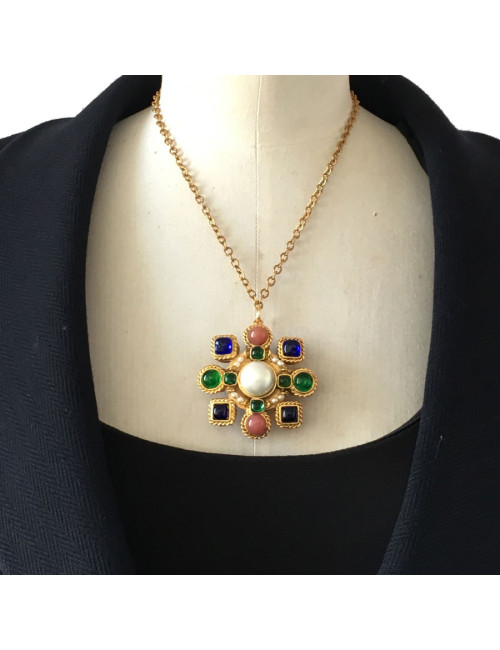 Pendentif MARGUERITE de VALOIS en métal doré, pâte de verre et strass