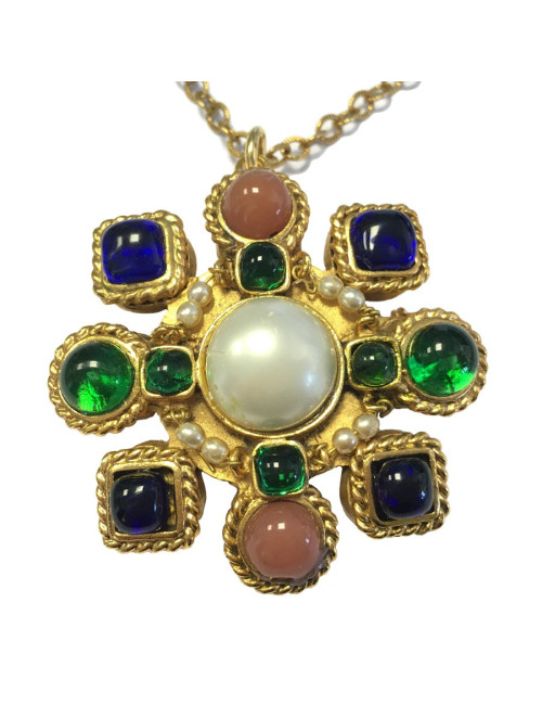 Pendentif MARGUERITE de VALOIS en métal doré, pâte de verre et strass