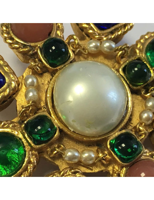 Pendentif MARGUERITE de VALOIS en métal doré, pâte de verre et strass