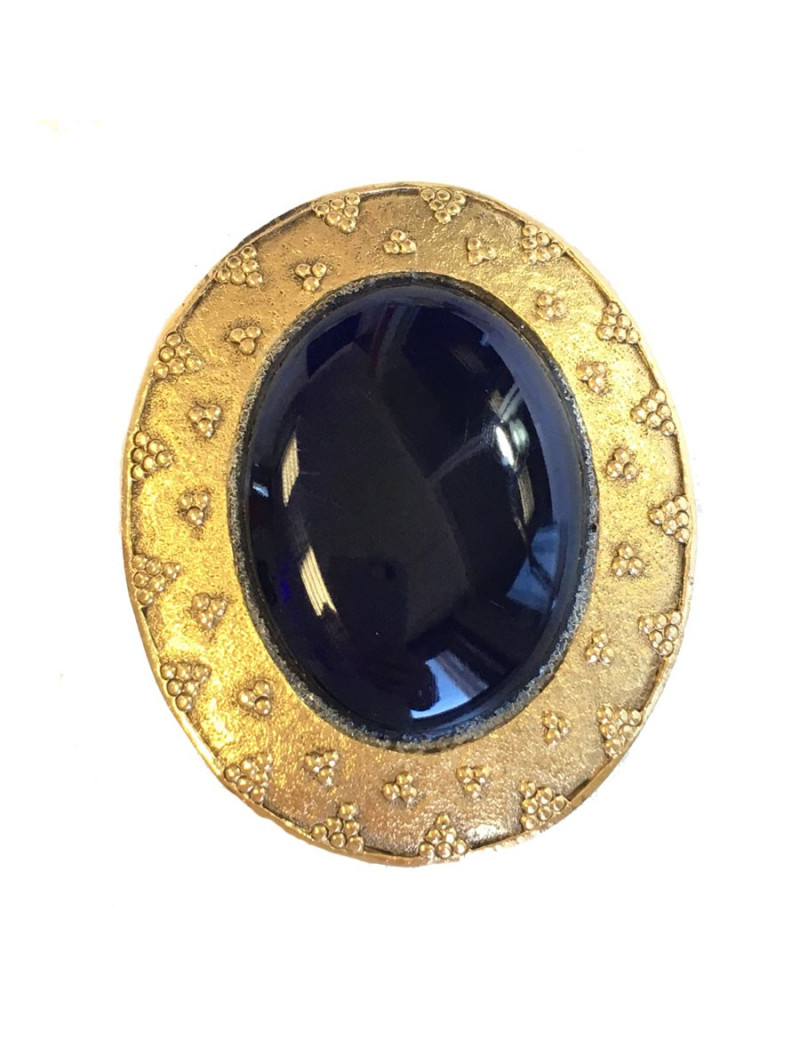 Broche CHANEL en métal doré et fond bleu